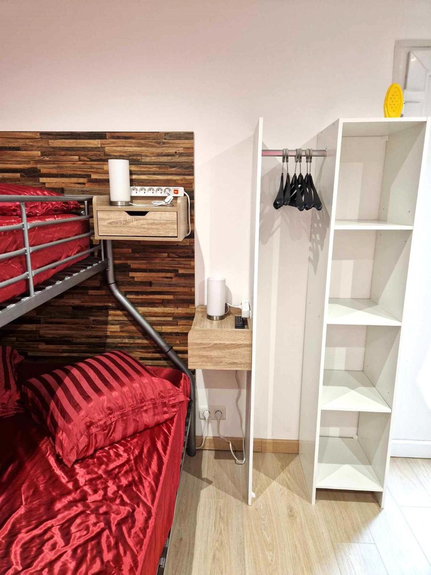 03 - Joli Studio Traversant Situe Au Rdc Avec 2 Lits, Tout Equipe Pour 1, 2 Ou 3 Personnes Maximum, Entree Independante Donnant Sur Parking Dont Une Place Est Reservee Devant La Porte, Grand Fourgon Possible Et Petit Jardin Sur L'Arriere Comme Une Ma Razac-sur-lʼIsle Exterior foto