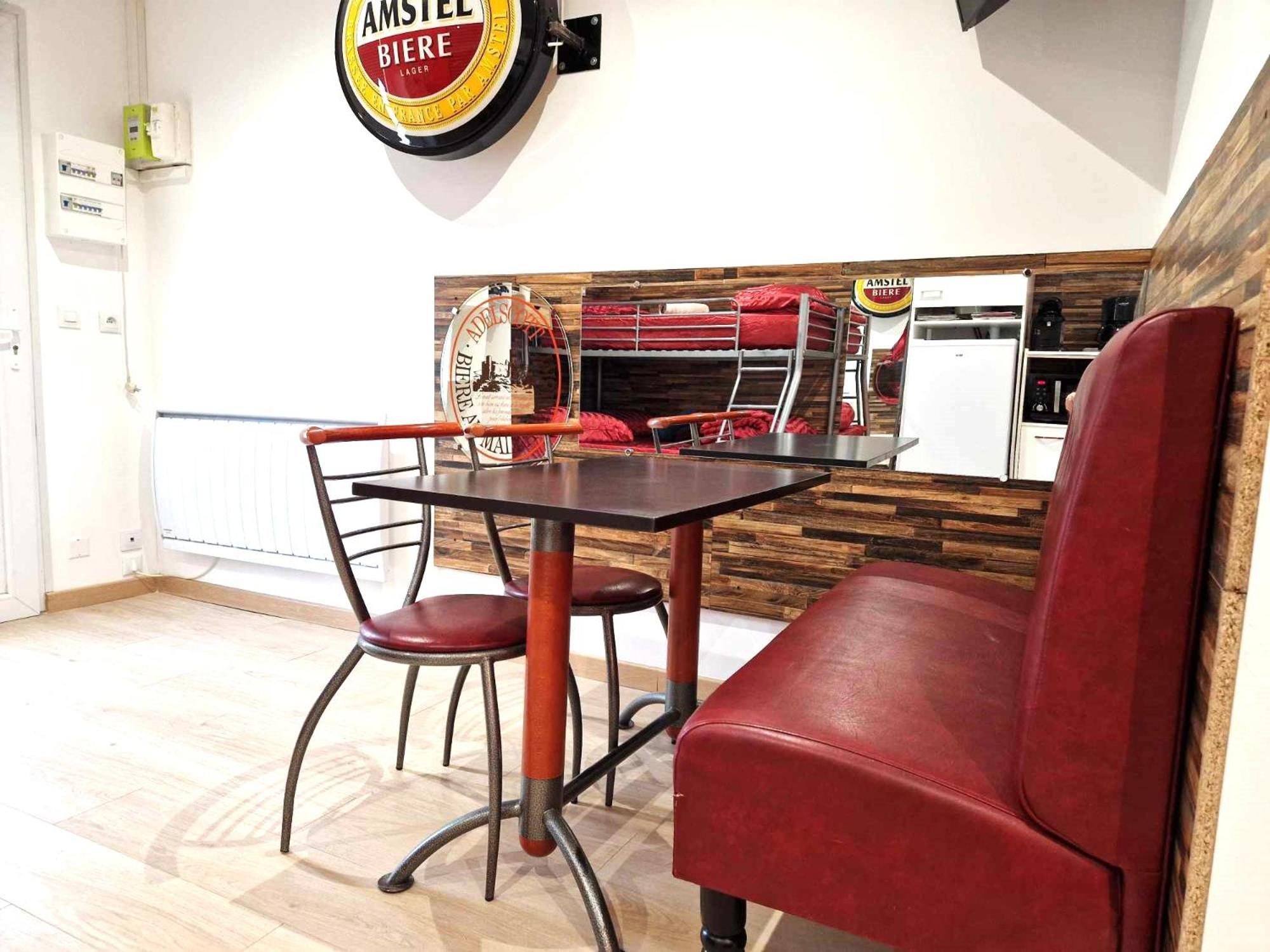 03 - Joli Studio Traversant Situe Au Rdc Avec 2 Lits, Tout Equipe Pour 1, 2 Ou 3 Personnes Maximum, Entree Independante Donnant Sur Parking Dont Une Place Est Reservee Devant La Porte, Grand Fourgon Possible Et Petit Jardin Sur L'Arriere Comme Une Ma Razac-sur-lʼIsle Exterior foto