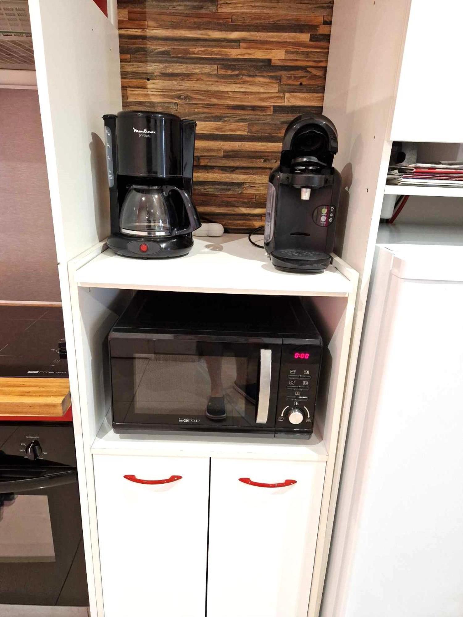 03 - Joli Studio Traversant Situe Au Rdc Avec 2 Lits, Tout Equipe Pour 1, 2 Ou 3 Personnes Maximum, Entree Independante Donnant Sur Parking Dont Une Place Est Reservee Devant La Porte, Grand Fourgon Possible Et Petit Jardin Sur L'Arriere Comme Une Ma Razac-sur-lʼIsle Exterior foto